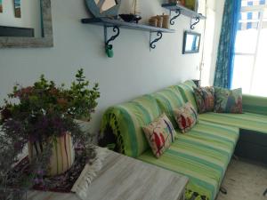 a living room with a couch and a table at Vistas al Mar Mediterraneo in Melicena