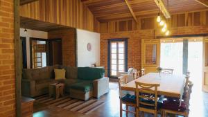 a living room with a couch and a table at Rancho Curica in Campos do Jordão