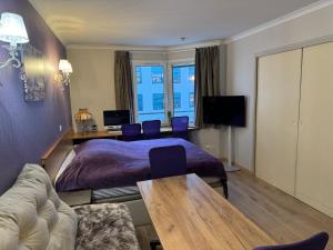 a hotel room with a bed and a table at ALTAMIRA (Paris Expo - Porte de Versailles) in Issy-les-Moulineaux
