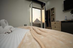 Voodi või voodid majutusasutuse Capital Of Pyramids Hotel toas