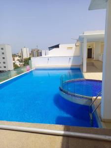 a large swimming pool on the roof of a building at Cosy F3 au point E in Dakar
