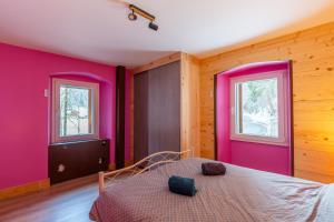 Ένα ή περισσότερα κρεβάτια σε δωμάτιο στο La marmotte