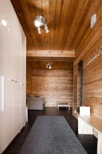 a sauna with wooden walls and a wooden ceiling at Ameno 2, Himos by DG Lomailu in Jämsä