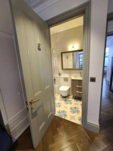 an open door to a bathroom with a toilet at New Boutique Ground Floor Apartment in London