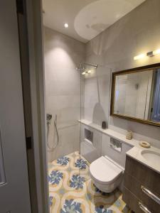 a bathroom with a shower and a toilet and a sink at New Boutique Ground Floor Apartment in London