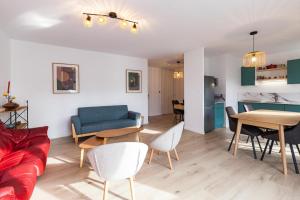 a living room with a couch and a table and chairs at Rohan - T3 - parking - calme - wifi in Vannes