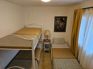a small room with two bunk beds and a window at Pampas del Sur Hotel y Spa de campo in Cañuelas