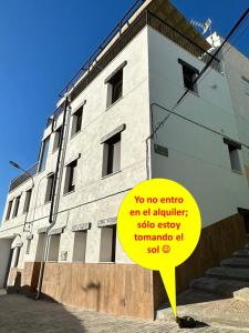 a yellow sign in front of a building at APARTAMENTO RURAL LA CANDELARIA in Elche de la Sierra