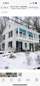 ein Bild eines weißen Hauses im Schnee in der Unterkunft House on the Gwynns Falls in Baltimore