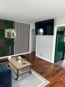 Μια τηλεόραση ή/και κέντρο ψυχαγωγίας στο Bungalow Bliss