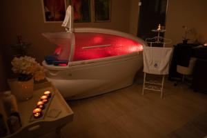 a bathroom with a bath tub with red lighting at Versant Hotel & Spa in Dzierżoniów
