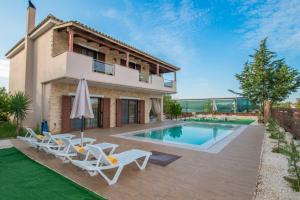 Πισίνα στο ή κοντά στο Peroulis Villa
