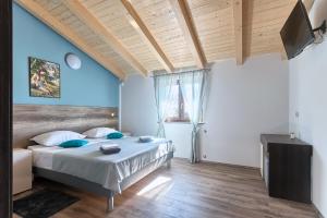 Postel nebo postele na pokoji v ubytování Villa Amber + 35 fotografií