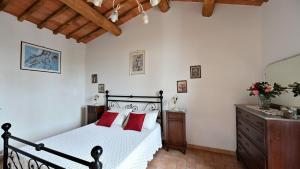 Ένα ή περισσότερα κρεβάτια σε δωμάτιο στο Il Girasole +30 φωτογραφίες