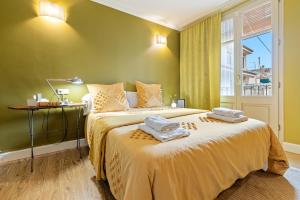 a bedroom with two beds and a window at Salicornia Doble in Amposta +2 photos