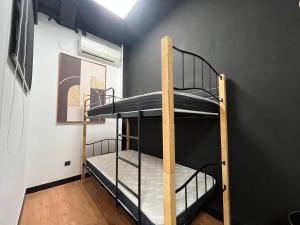 Łóżko lub łóżka w pokoju w obiekcie Chic4 luxury Gran via