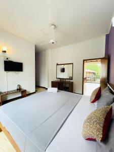 Postel nebo postele na pokoji v ubytování Ravan Resort Tangalle