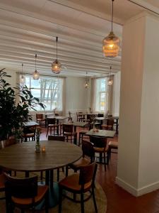 Un restaurant sau alt loc unde se poate mânca la Gilbjerg Strandhotel