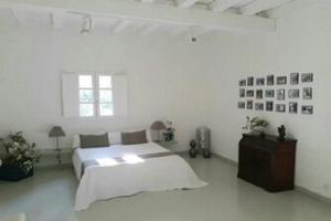 Zdjęcie z galerii obiektu LUXURY 270M² HOUSE OF CHARACTER IN OLD STONES WITH HEATED POOL, NEAR CALVI w mieście Calenzana