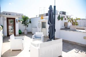 A seating area at Dimora Asmara 11 15