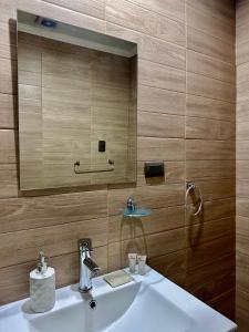 a bathroom with a sink and a mirror at Hostal Umantun in Dalcahue
