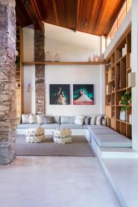 a living room with a couch and a tv at Refúgio na Serra Boutique Hotel in Mucugê