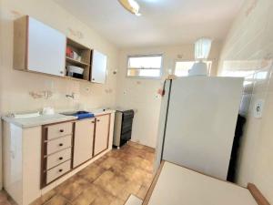 Η κουζίνα ή μικρή κουζίνα στο ÓTIMO apartamento perto de tudo +9 φωτογραφίες