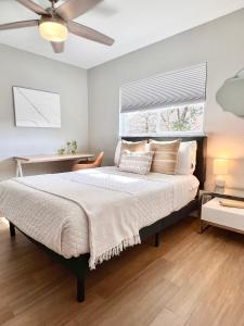 a bedroom with a large bed with a window at Modern 2 bedroom house w/backyard @La Cantera in San Antonio