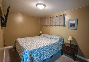 Postel nebo postele na pokoji v ubytování Cozy retreat close to Silver Mountain