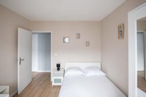 Gambar di galeri bagi ELISE DE ROCHE Équipé Balcon Parking RER B di Le Bourget