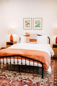 a bedroom with a bed with an orange blanket at Artists Retreat - Dt Athens, Uga, Classic Center in Athens
