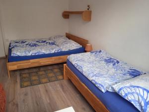 two twin beds in a room withthritisthritisthritisthritisthritisthritisthritisthritisthritis at Mladé Buky 261 in Mladé Buky