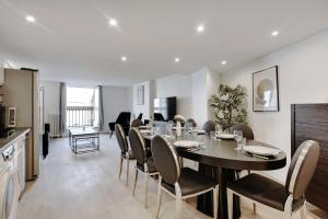 a dining room with a table and chairs at CMG - Residence OpéraGrands Magasins in Paris