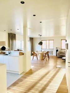 a kitchen and a living room with a table at luxe appartement op topligging in Knokke-Heist