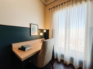 The Carpentry Hotel客房内的一张或多张床位