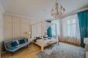 Postel nebo postele na pokoji v ubytování Extraordinary Prague Apartment