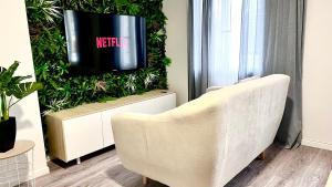 Ozoir-la-Ferrièreにある*Stud'Oz* Paris - Disneyland - Val d'Europeのリビングルーム(テレビ、ソファ付) +11枚の写真