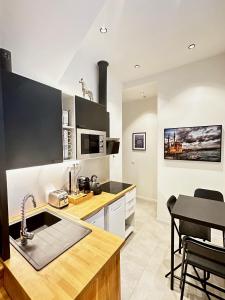 Η κουζίνα ή μικρή κουζίνα στο Triplex proche de Paris-Bercy