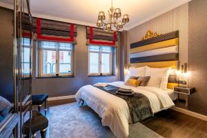 a bedroom with a bed and a chandelier at La Belle 10 in Cologne
