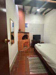 Ένα ή περισσότερα κρεβάτια σε δωμάτιο στο acogedor Hostal usaquen la parada del tren