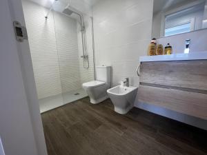 a bathroom with a toilet and a sink at Apartamento Virgen del Mar in Almería