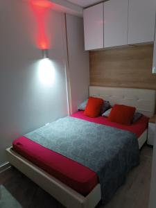 Un pat sau paturi într-o cameră la M Central Park