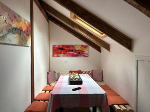 a dining room with a table and some chairs at Casa Frau Holle in Frutillar +35 photos