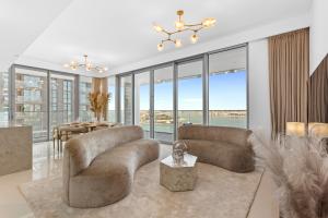 Istumisnurk majutusasutuses Your beachfront luxe escape experience - Suiteable