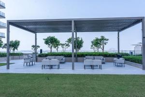 Aed väljaspool majutusasutust Your beachfront luxe escape experience - Suiteable