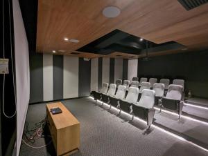 an empty room with chairs and a table in it at Suite studio Ph - Metro la Carolina in Quito