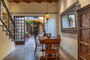 Φωτογραφία από το άλμπουμ του Casa Esperanza, 2BR Designer Charm & Rooftop Views σε San Miguel de Allende