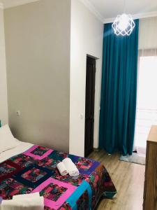Postel nebo postele na pokoji v ubytování Borjomi inn