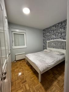 Postel nebo postele na pokoji v ubytování Apartman Obala