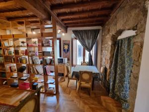 Χώρος καθιστικού στο LA SEDE DELL'ARTE Monolocale Studio e Camere in Torre Medievale vicino a Duomo e Piazza Signoria